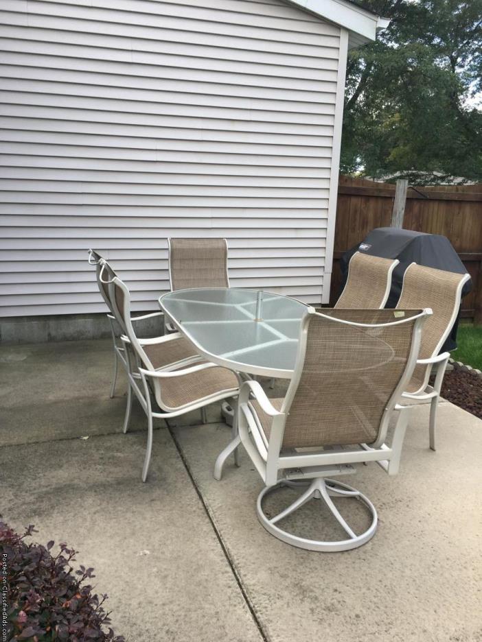 Patio table & chairs, 0