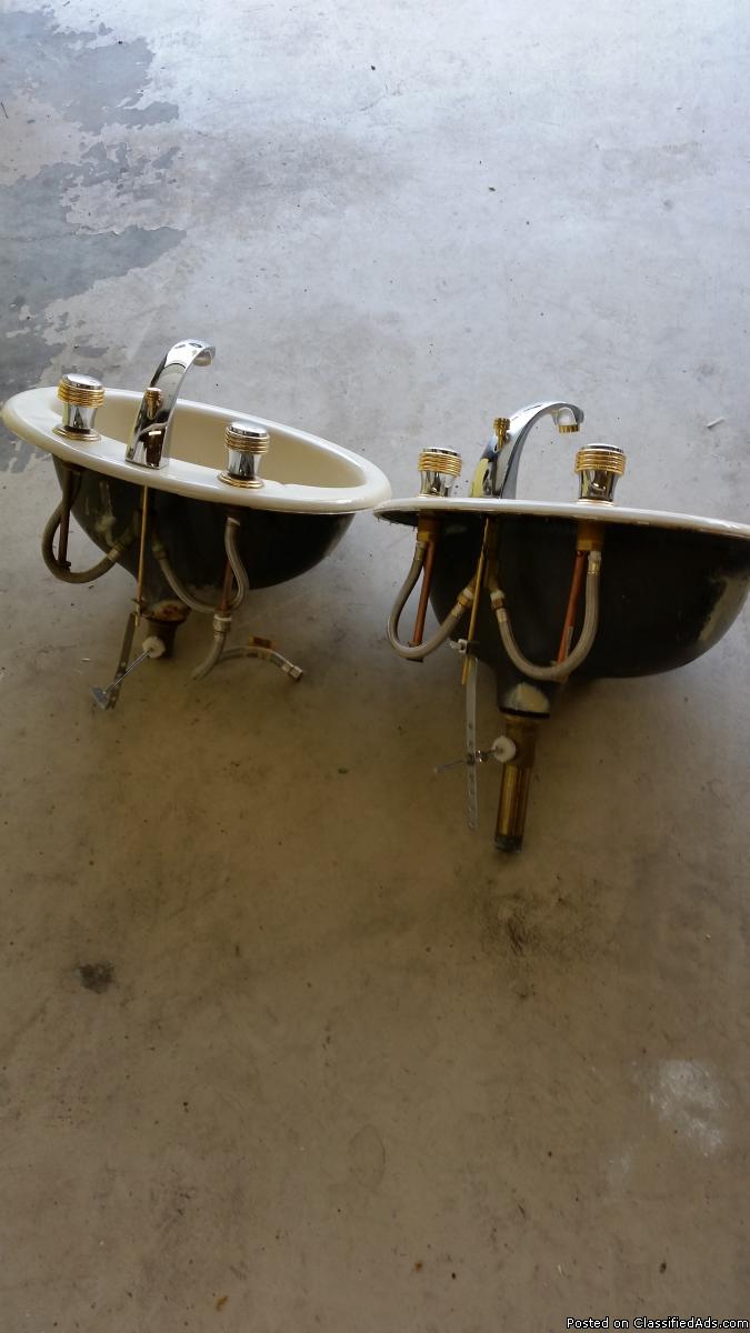 BATHROOM SINKS WITH GOLD HARDWARE, 1