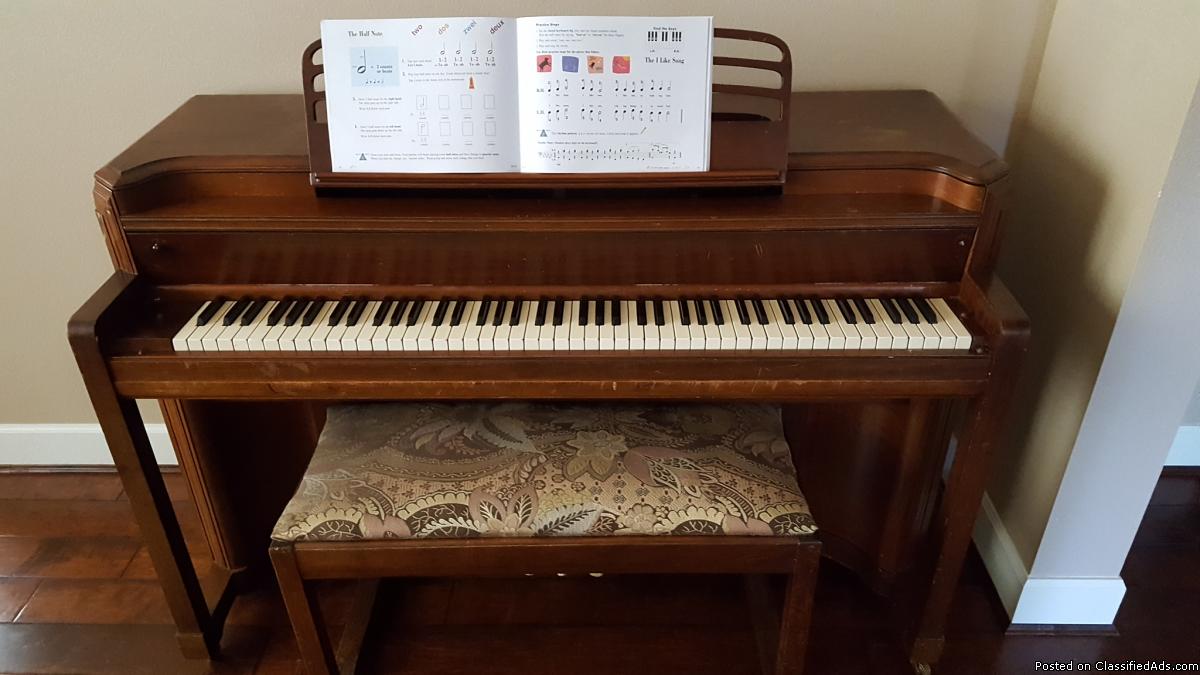 Story and Clark Piano, 1