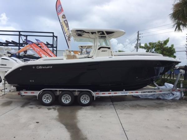 2017 Century 2901 Center Console