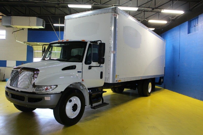 2013 International 4300 26ft Cargo Delivery Box w/ Liftgate