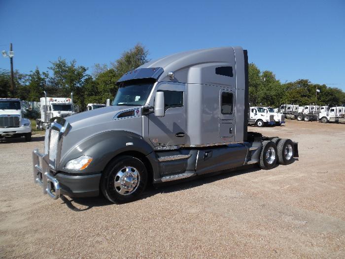 2015 Kenworth T680  Conventional - Day Cab