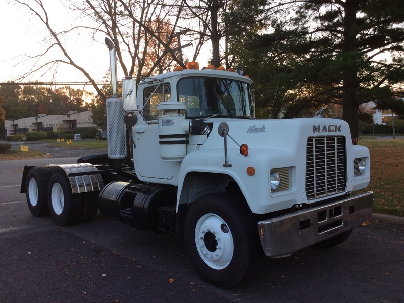 1987 Mack 600 R600  Conventional - Day Cab