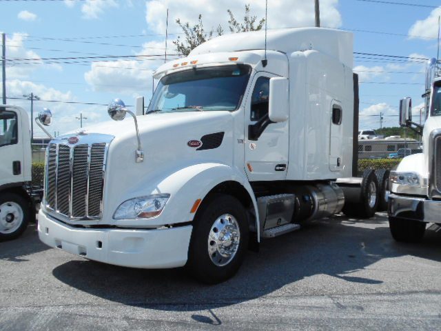 2016 Peterbilt 579  Conventional - Sleeper Truck