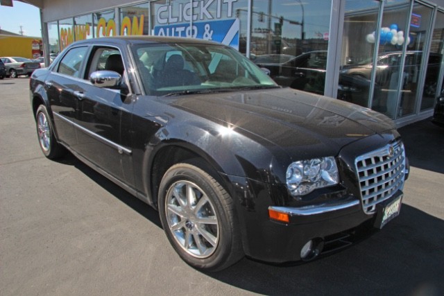2010 Chrysler 300 4dr Sdn 300C AWD (CLICKITAUTOANDRVVALLEY)