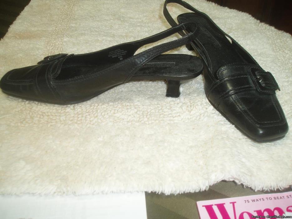 Women's size 9 semi-dress shoes, 0