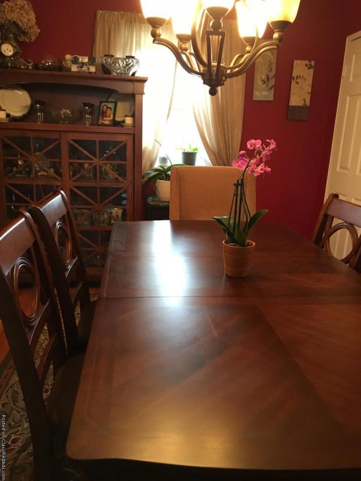 Beautiful wood dining room set, 1