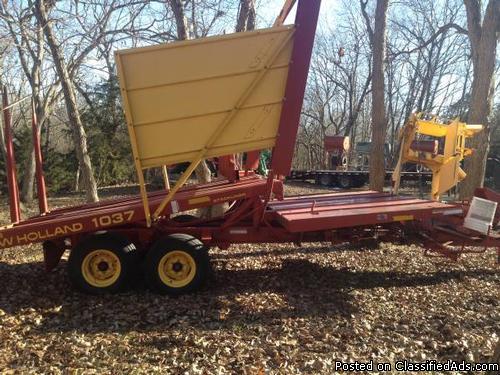 New Holland 1037 Stack Wagon