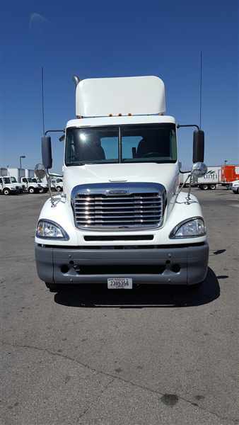 2008 Freightliner Columbia 120  Conventional - Day Cab