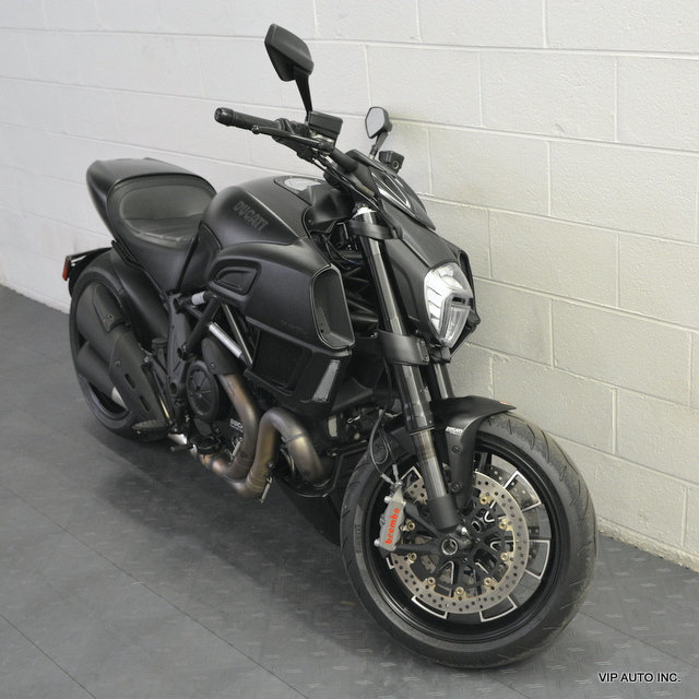 2015 Ducati Diavel Carbon Star White and Matt Carbon