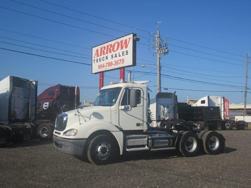 2008 Freightliner Columbia  Conventional - Day Cab