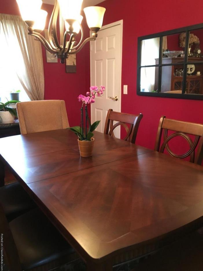 Beautiful wood dining room set, 0