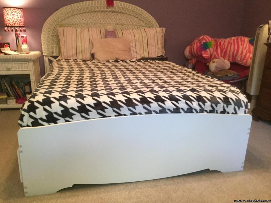 Black or White Full Size Captins Beds for Sale, 1