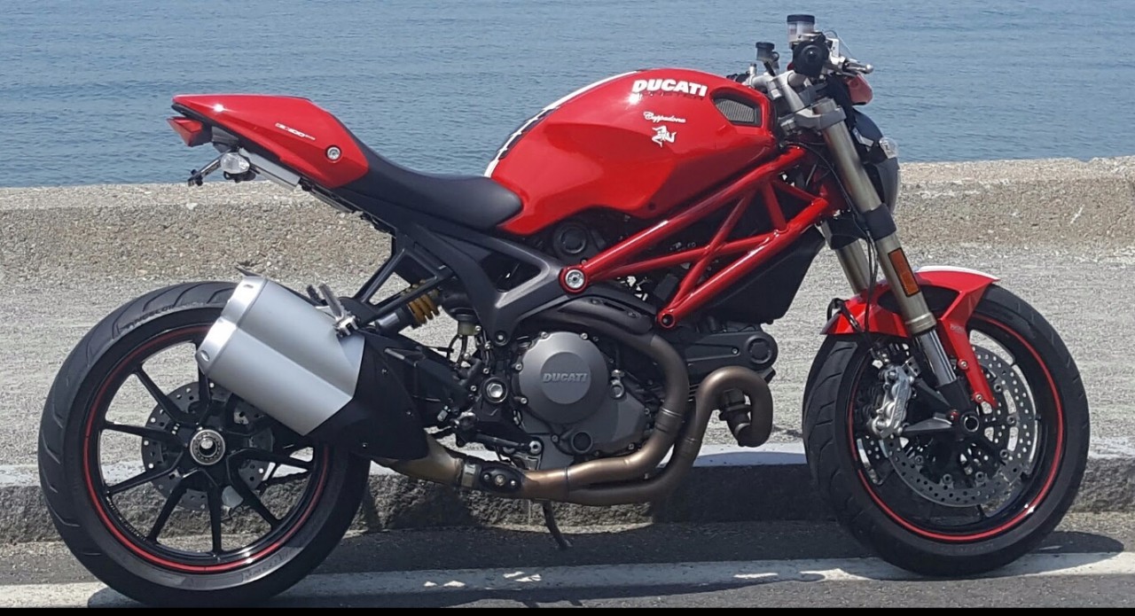 2015 Ducati Diavel Carbon Star White and Matt Carbon