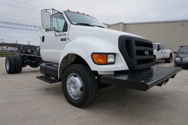 2005 FORD F-650 XL SUPER DUTY V8 6.0L TURBO DIESEL INTERNATIONAL COMMERCIAL GRADE 2WD DUALLY CHASSIE
