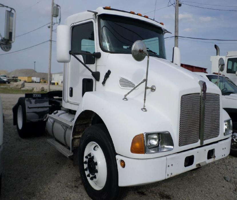 2005 Kenworth T300  Conventional - Day Cab