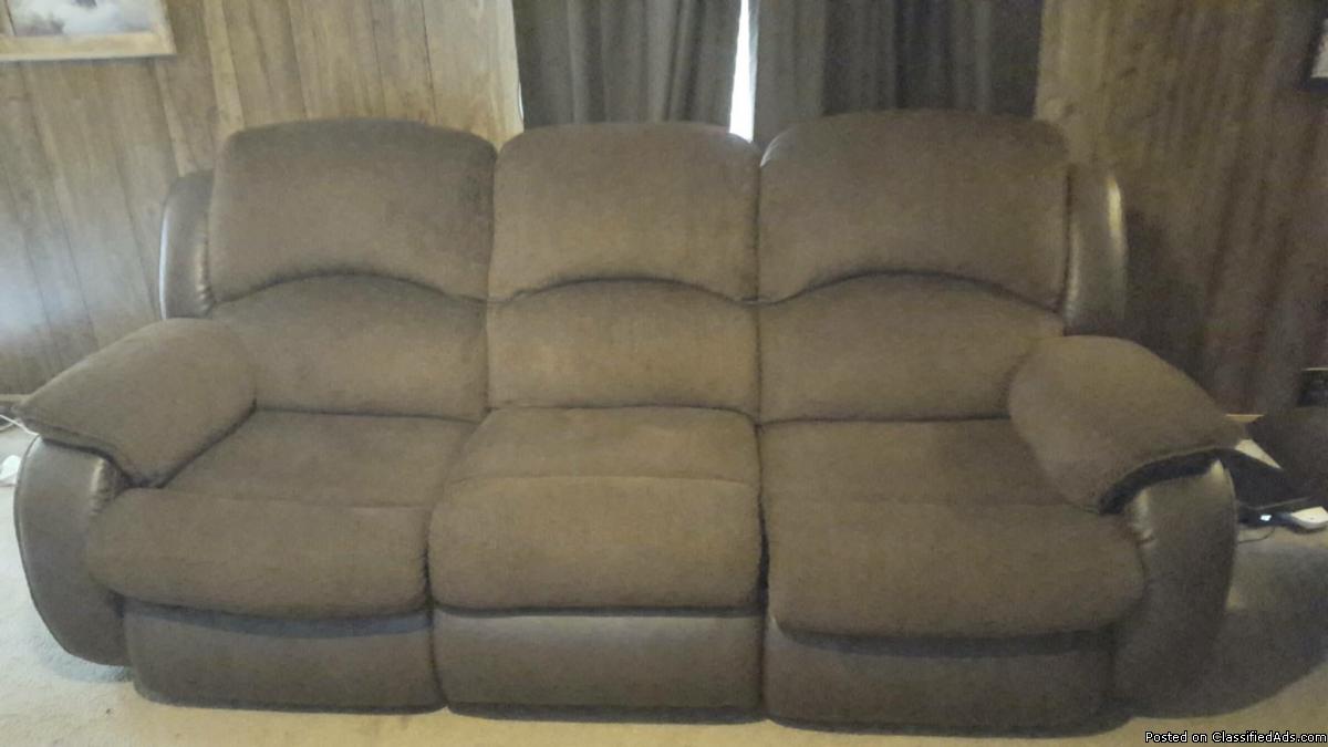 LOVE SEAT & SOFA IN LIKE NEW CONDITION!