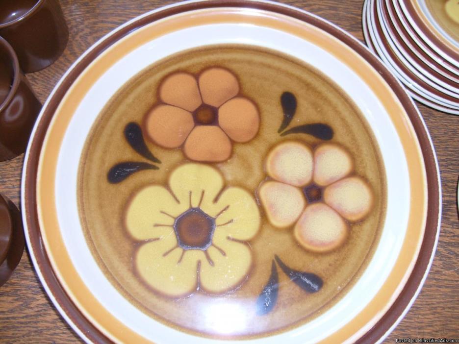 Aloha Dishes by Chadds Ford, 1