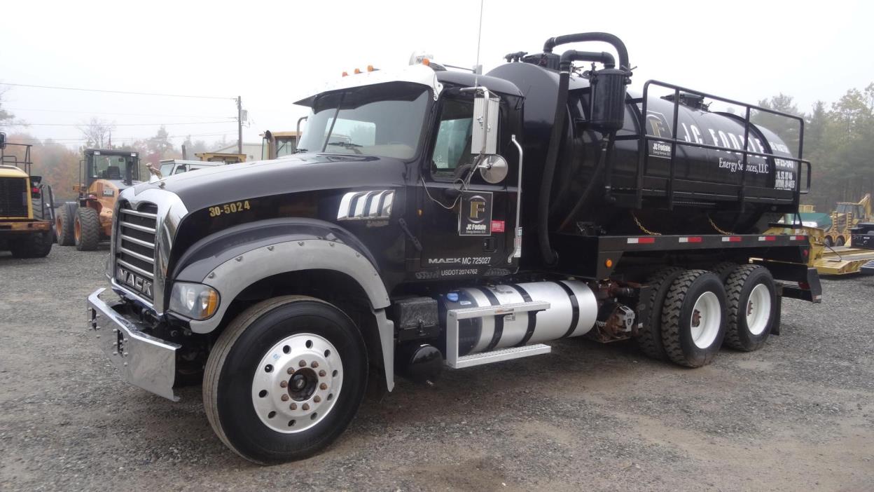 2013 Mack Granite Gu713  Vacuum Truck