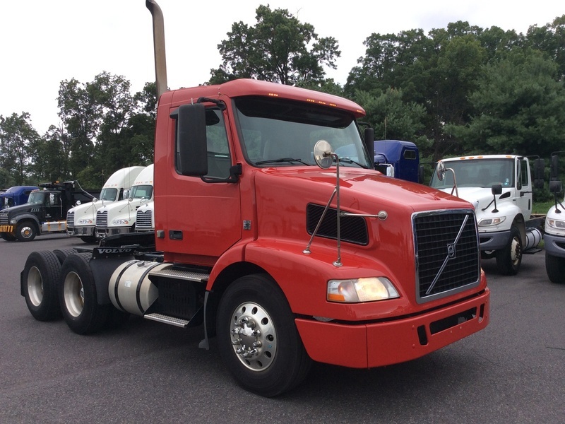 2010 Volvo Vnm420  Conventional - Day Cab