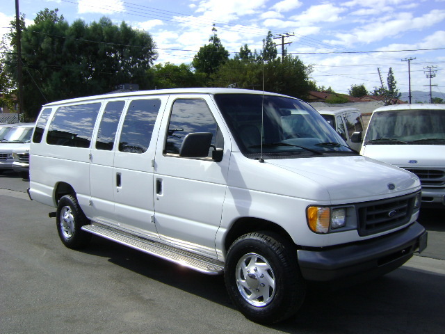 1999 Ford E-Series  Bus