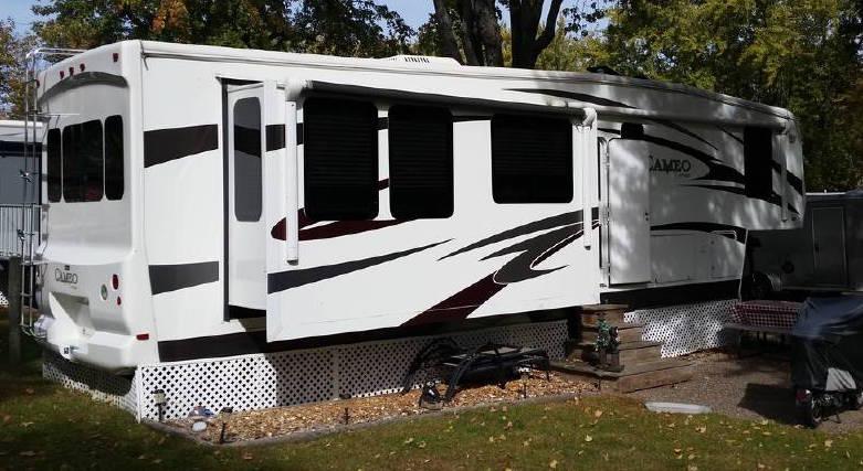 2010 CARRIAGE Cameo 37 RE3