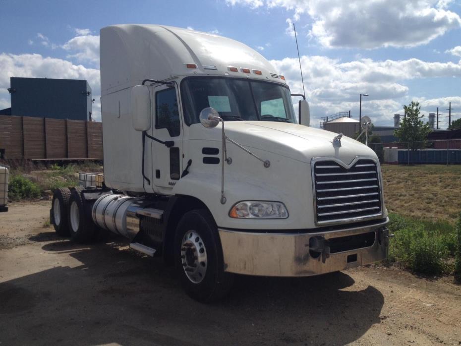 2012 Mack Pinnacle Cxu613  Conventional - Sleeper Truck