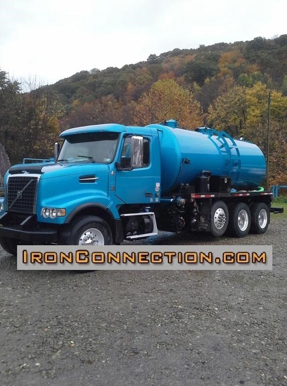 2011 Volvo Vhd64  Vacuum Truck