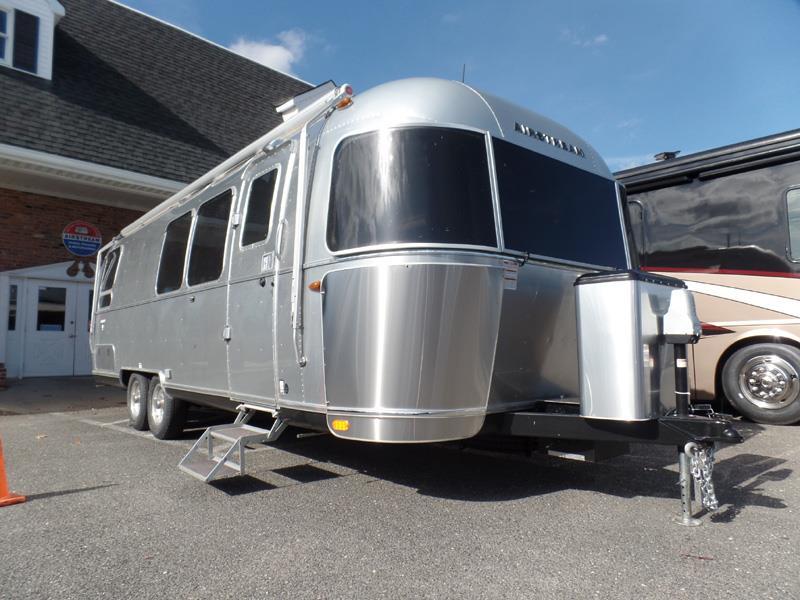 2017 Airstream International Serenity 28A Twin