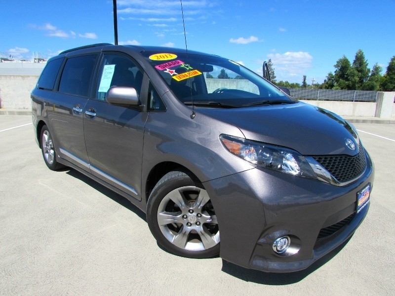 2013 Toyota Sienna 5dr 8-Pass Van V6 SE FWD (Natl)