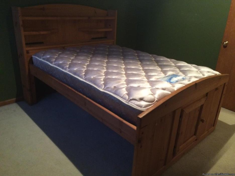 Full size wood bed set, 2
