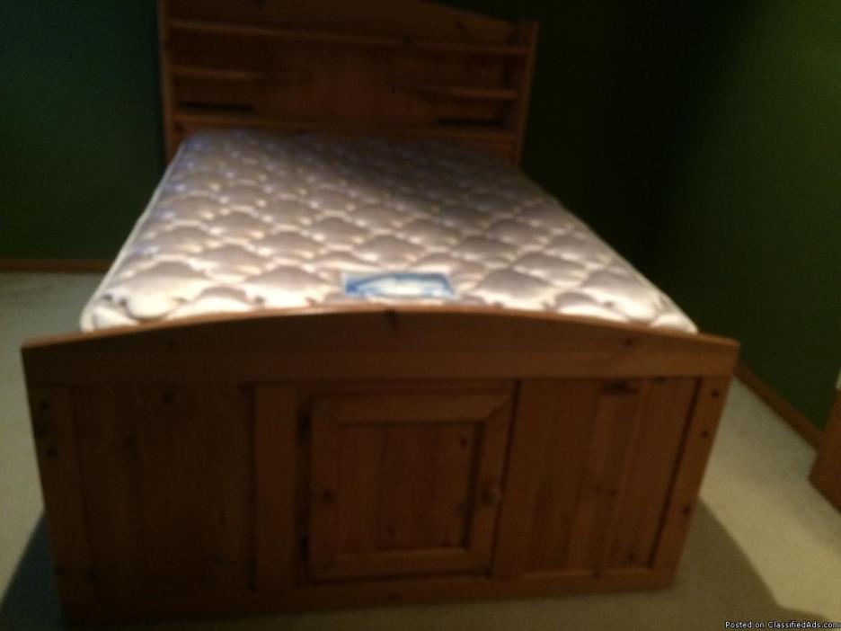 Full size wood bed set, 0