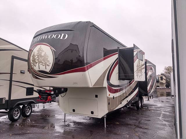 2017 Crossroads Rv Redwood 3901WB