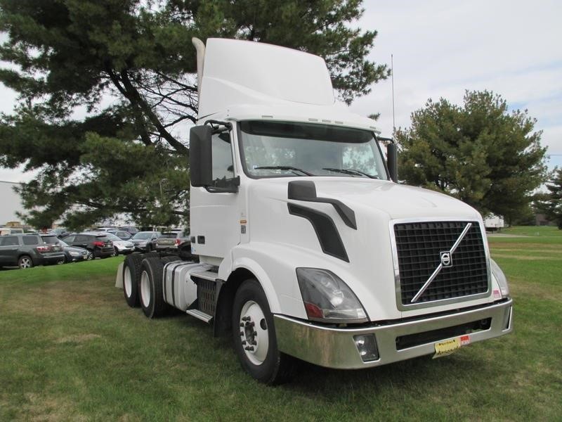2012 Volvo Vnx64t300  Conventional - Day Cab