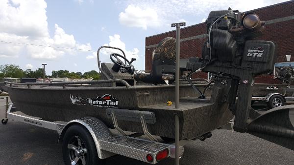 2016 GATOR TAIL 1854 Extreme Center Console