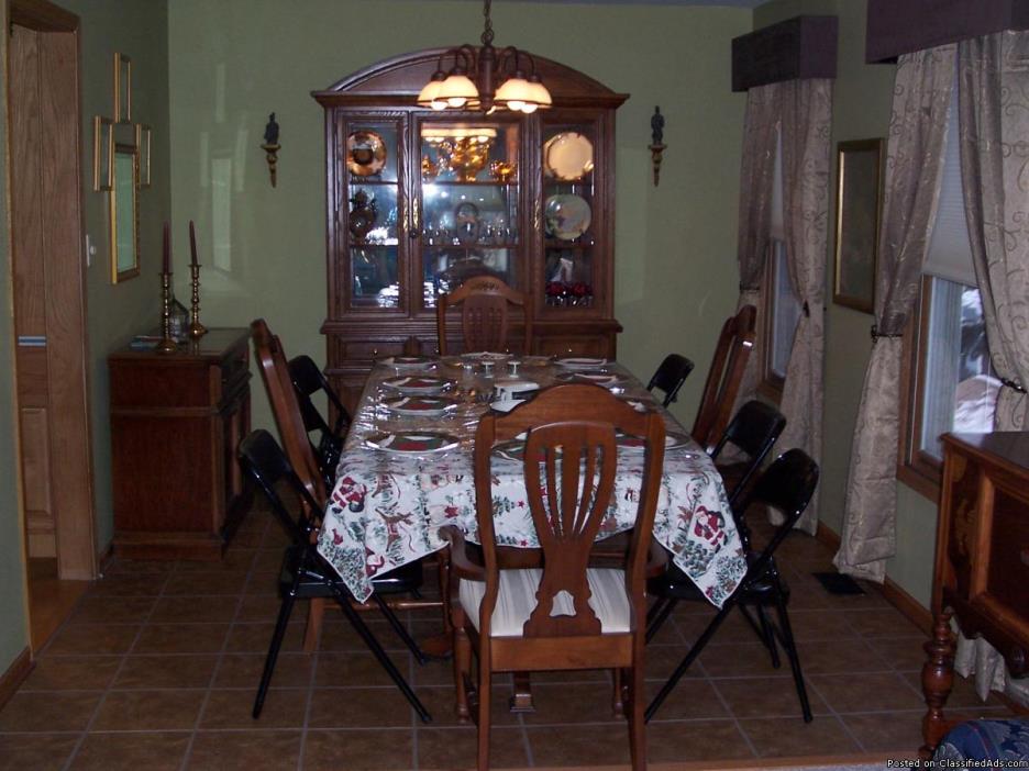 (((((  STUNNING  DINING ROOM SET -LIKE NEW -NO SCRATCHES OR STAINS-USED..., 0