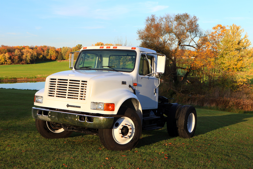 2000 International 4700  Conventional - Day Cab