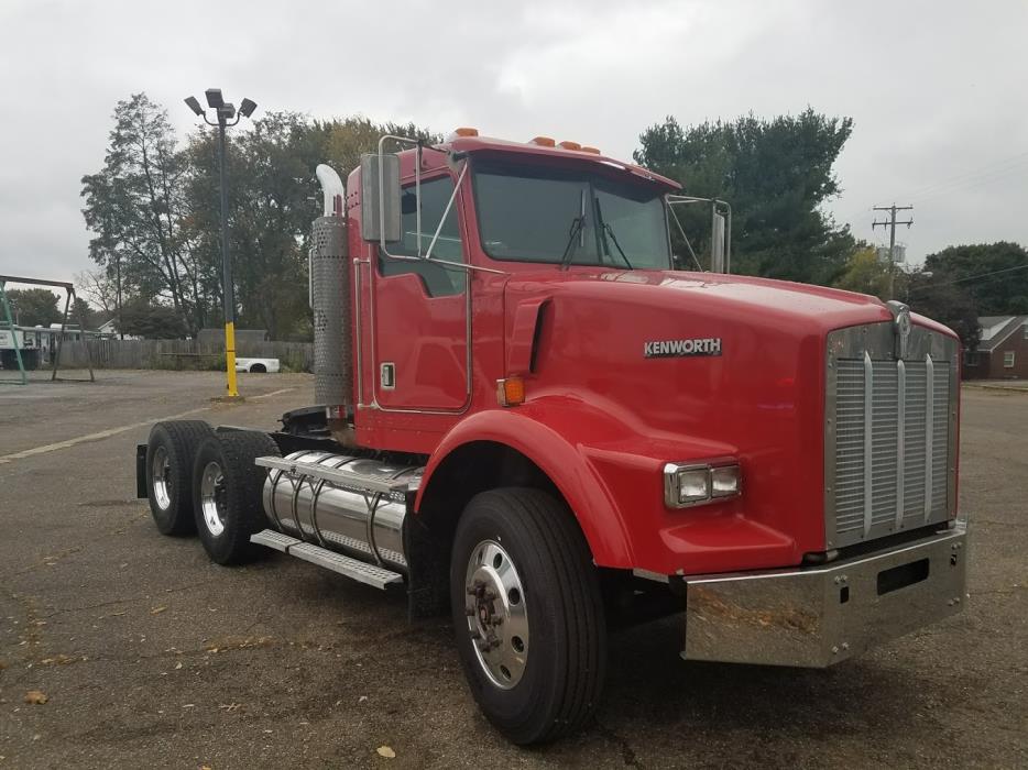 1998 Kenworth T-800  Conventional - Day Cab