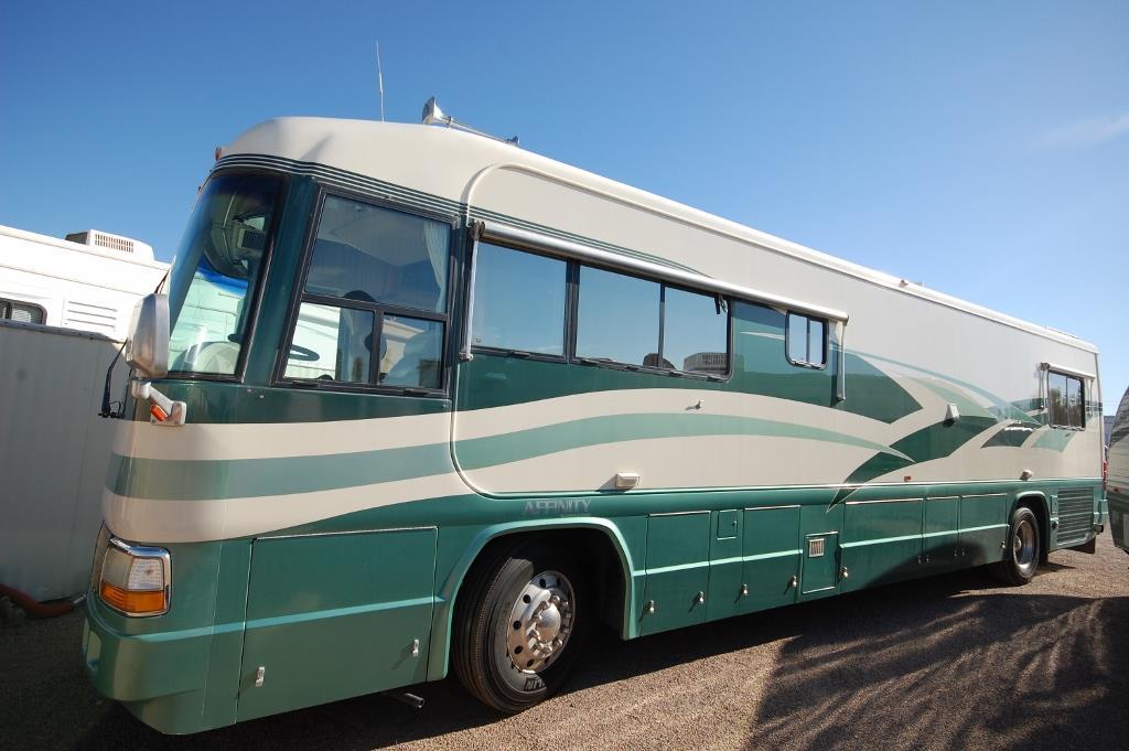 1997 Country Coach Affinity 425hp Caterpillar