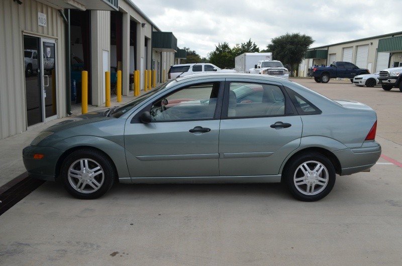 2003 Ford Focus 4dr Sdn SE