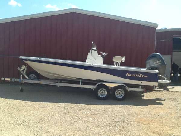 2017 NauticStar 215XTS