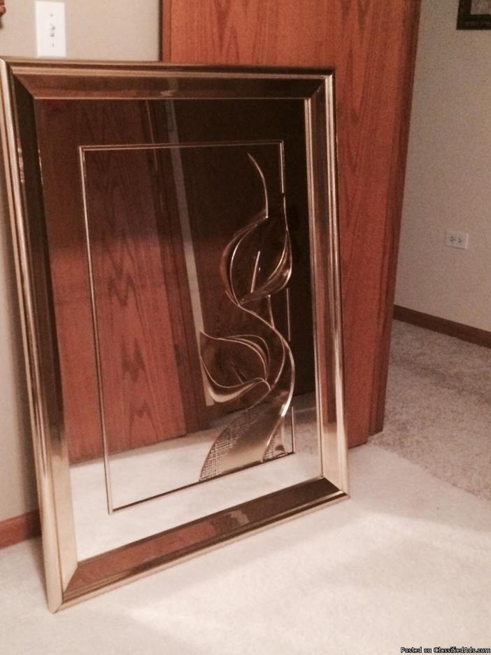 3x4 ft mirror with gold frame. In excellent condition, 0