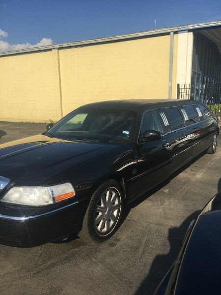 2004 Lincoln Town Car 4dr Sdn Executive w/Livery Pkg