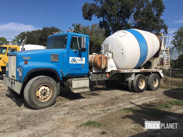 1996 International 5000  Mixer Truck