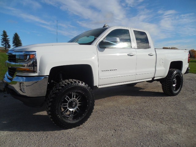 2016 CHEVROLET 1500 DOUBLE LT 6.5 BOX 5.3L 4WD BCAM LIFTED XD WHEELS NEW TIRES 428 MILES
