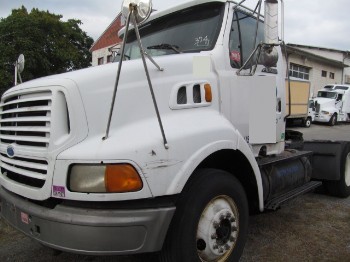 1997 Ford A9500  Salvage Truck