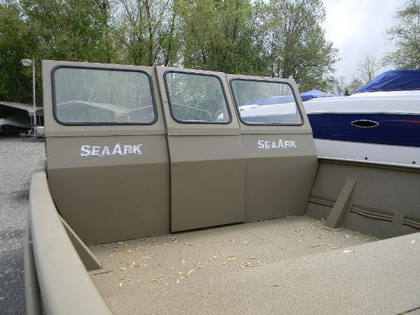 2017 SeaArk Predator