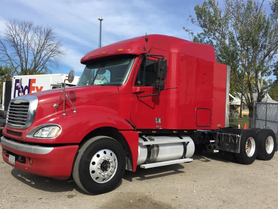 2007 Freightliner Columbia 120  Conventional - Sleeper Truck