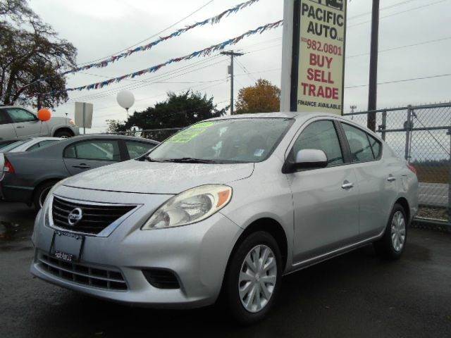 2012 Nissan Versa 1.6 SV 4dr Sedan