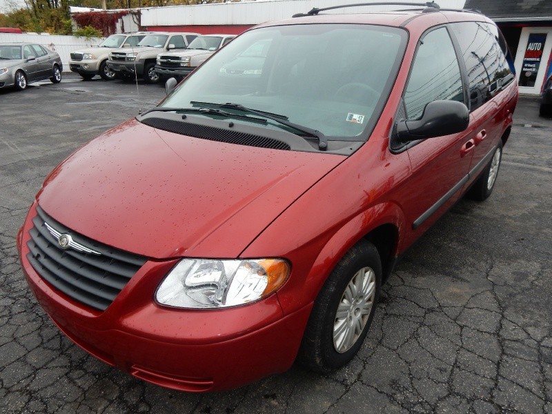 2005 Chrysler Town & Country 4dr SWB FWD